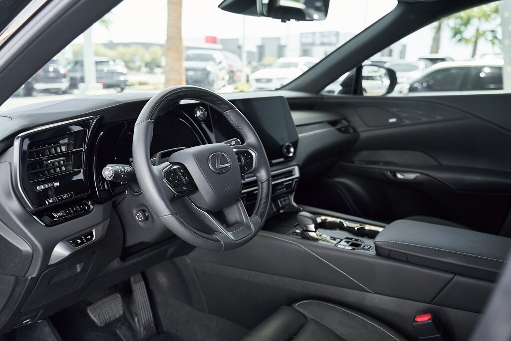 2024 Lexus RX 350h Luxury photo 2