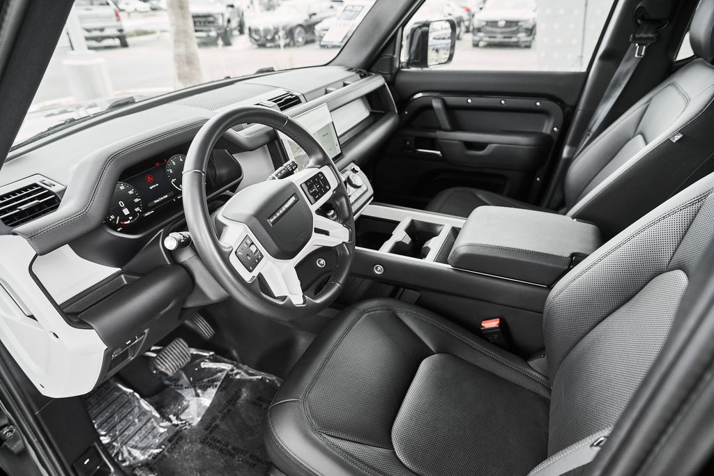 2025 Land Rover Defender S - Photo 21