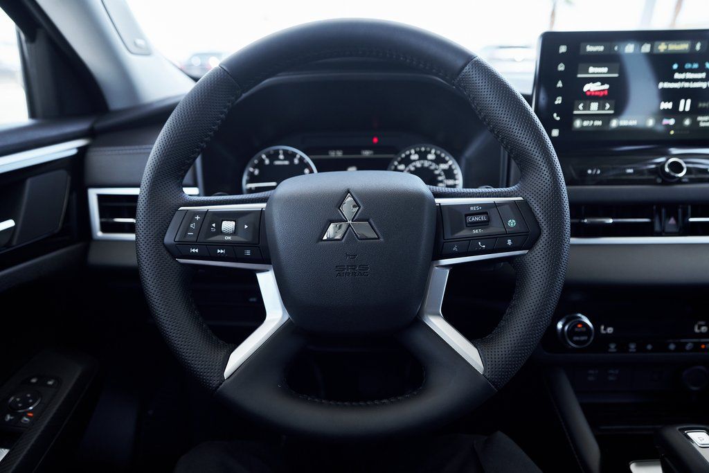 2025 Mitsubishi Outlander SE - Photo 32