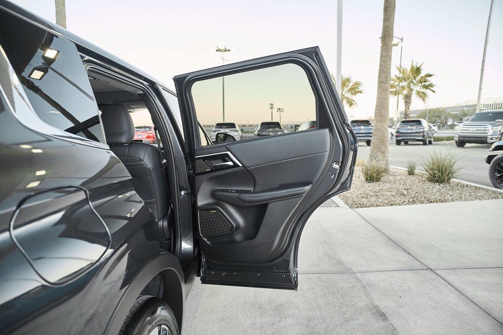 2026 Mitsubishi Outlander SE - Photo 14