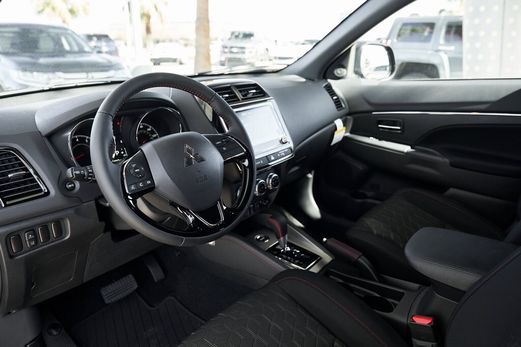 2025 Mitsubishi Outlander Sport ES SE LE photo 2