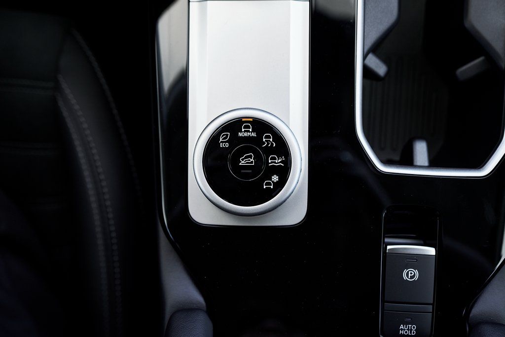 2025 Mitsubishi Outlander SE - Photo 43