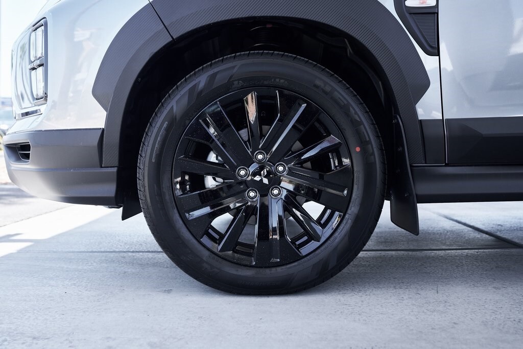 2025 Mitsubishi Outlander Sport ES SE LE photo 3
