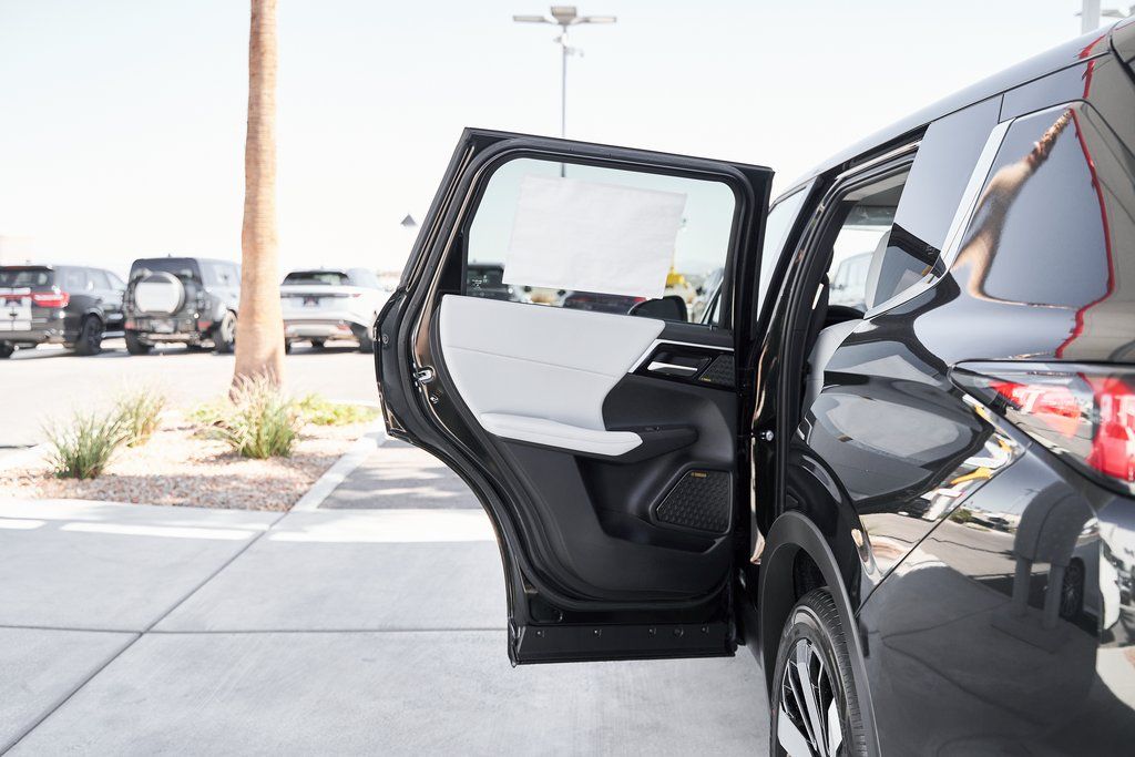 2025 Mitsubishi Outlander SE - Photo 15