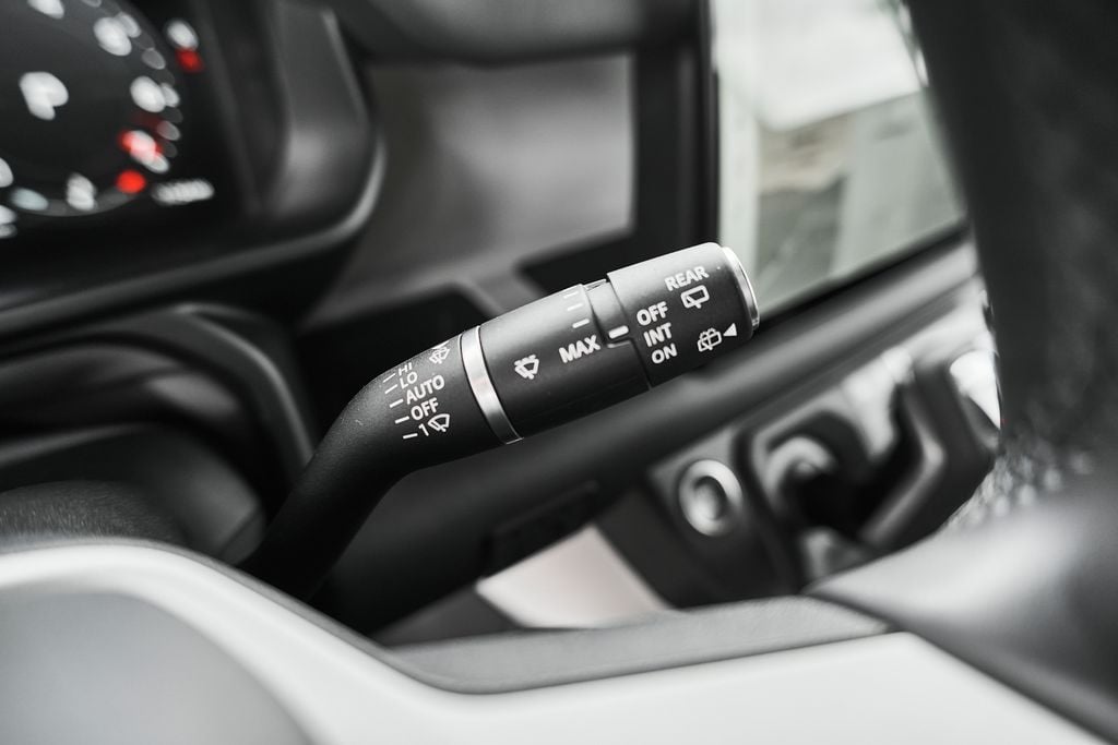 2025 Land Rover Defender S - Photo 26