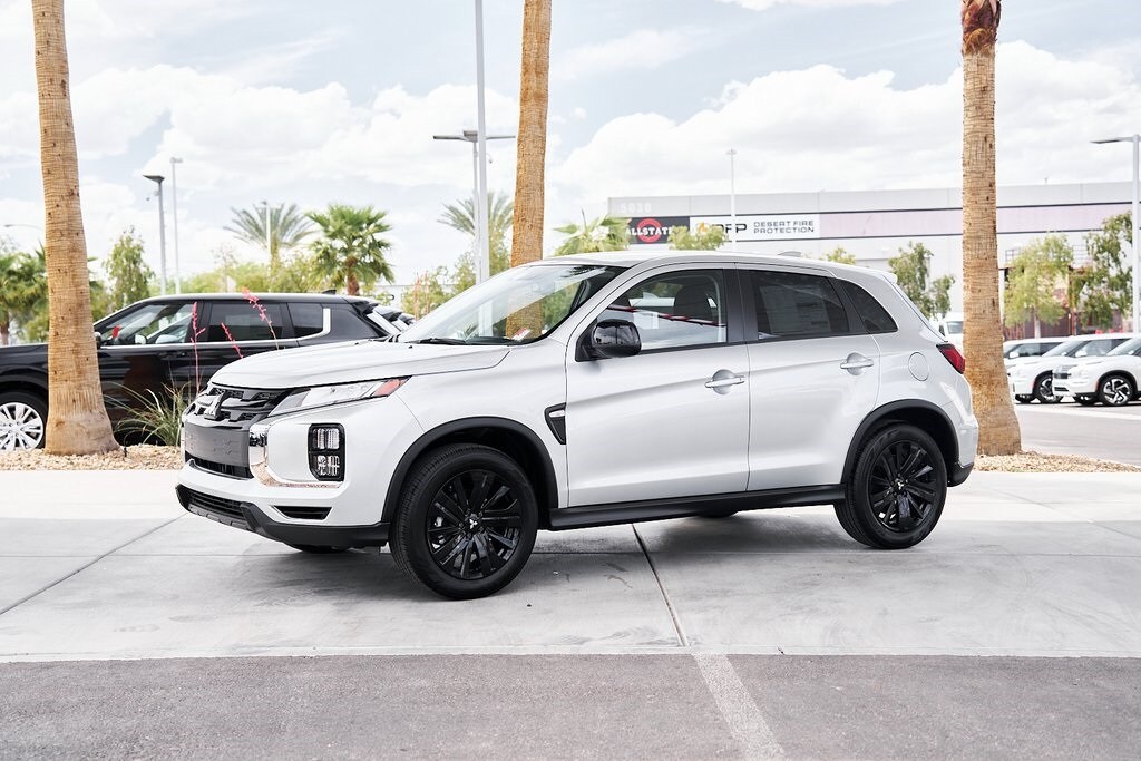 2025 Mitsubishi Outlander Sport LE photo 4