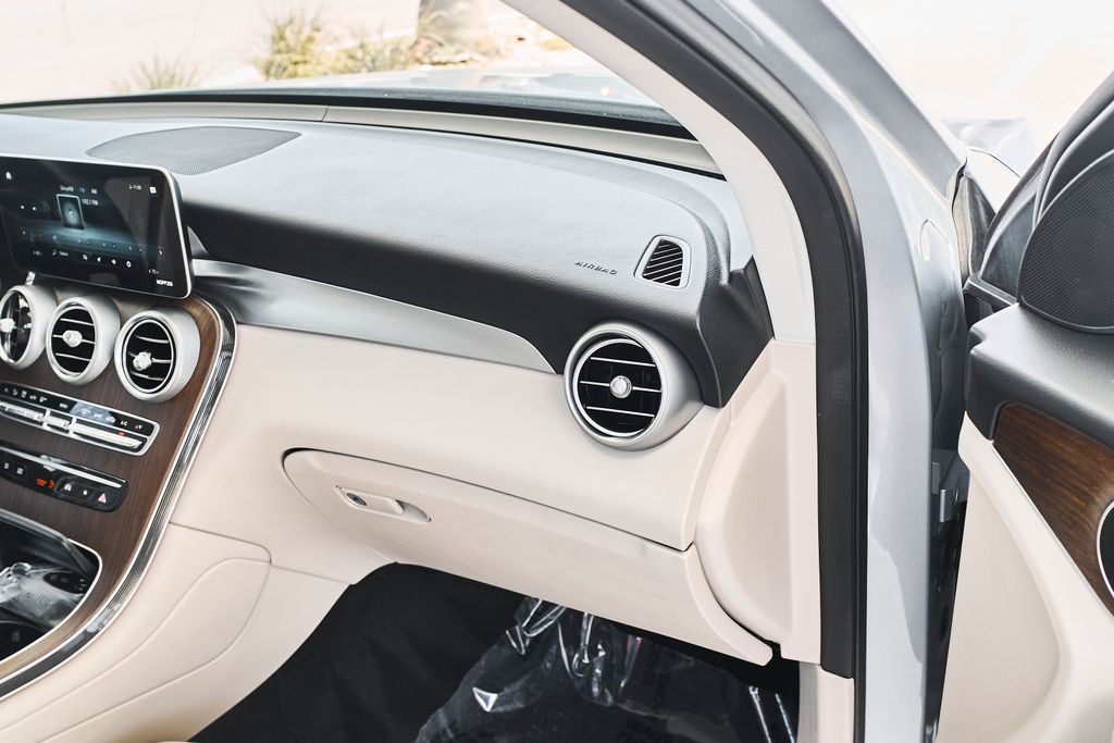 2022 Mercedes-Benz GLC GLC300 - Photo 39