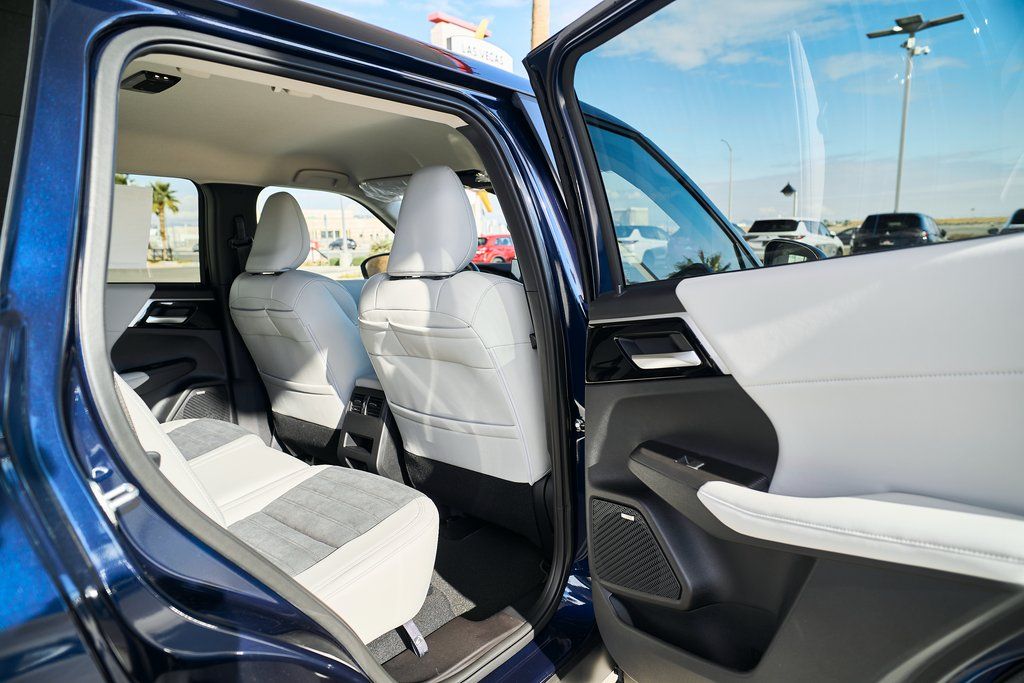 2026 Mitsubishi Outlander SE - Photo 11