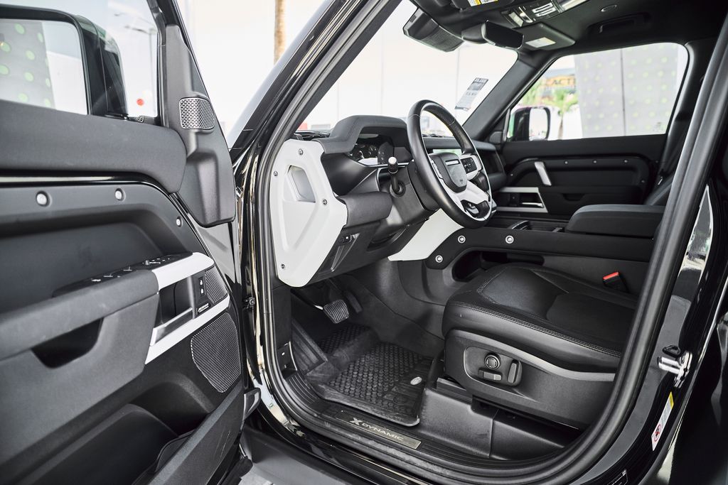 2023 Land Rover Defender X-Dynamic SE - Photo 18