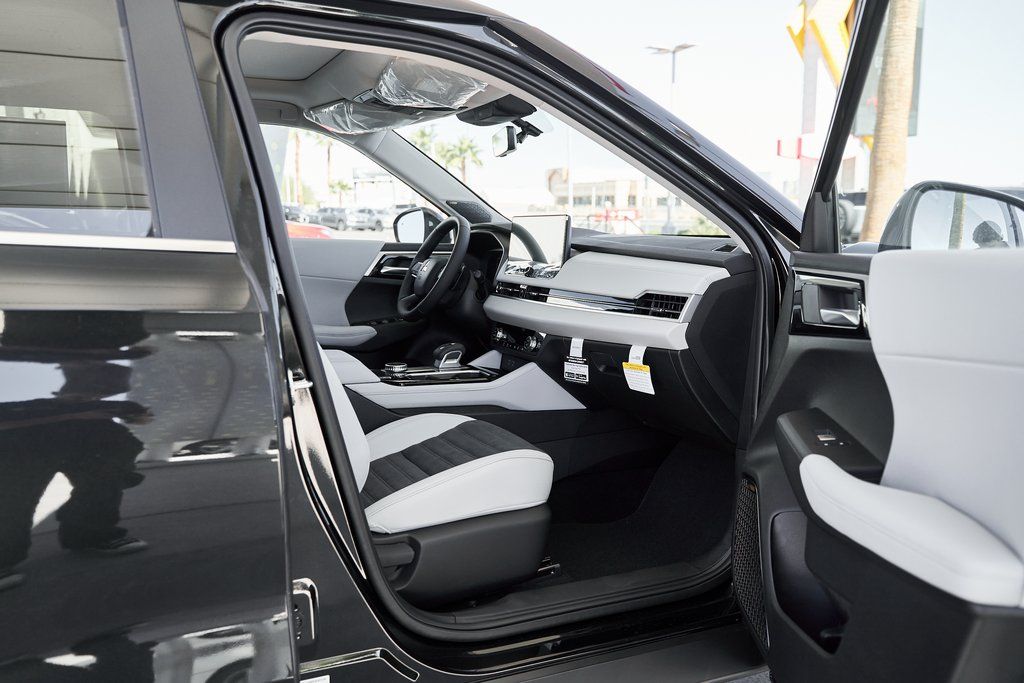 2025 Mitsubishi Outlander SE - Photo 12