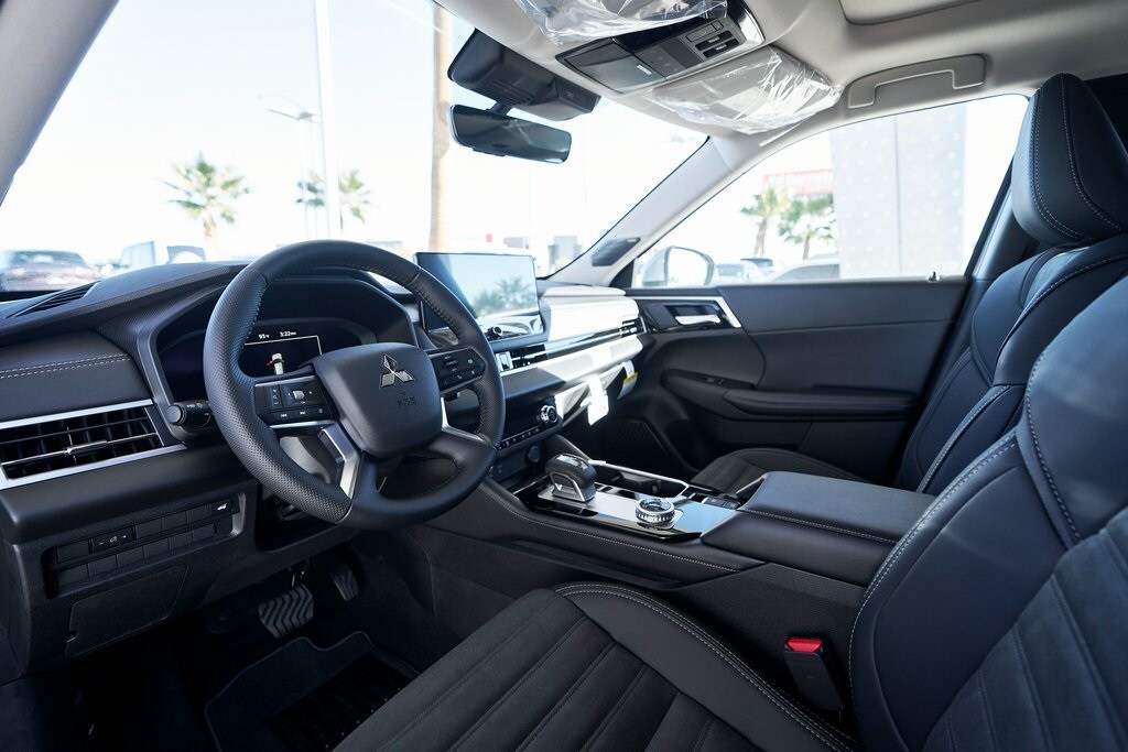 New 2025 Mitsubishi Outlander SE SUV