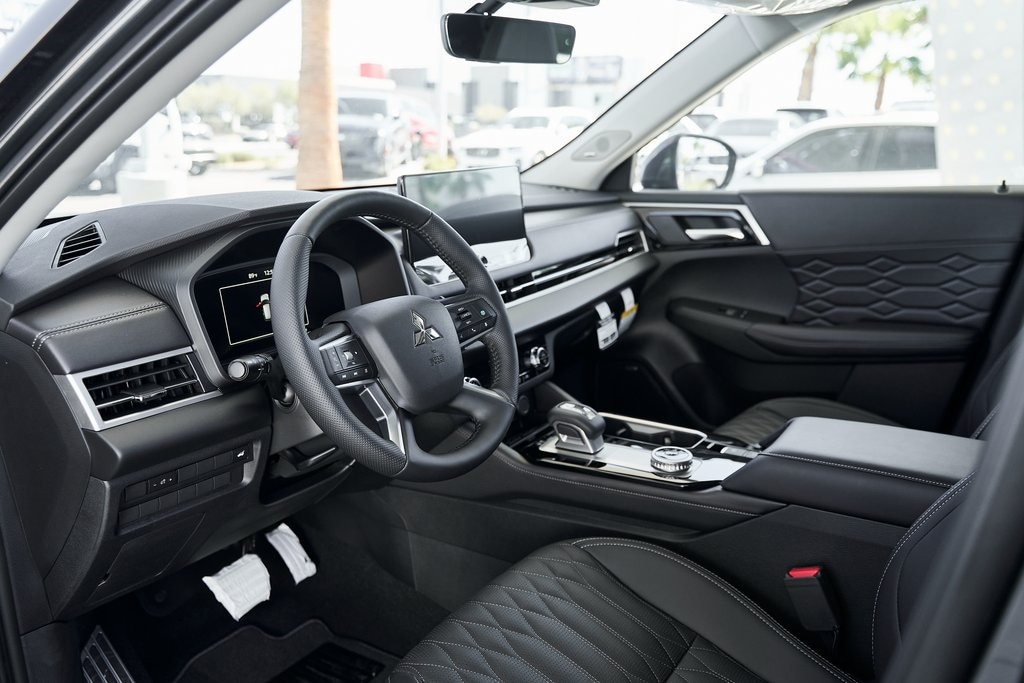New 2025 Mitsubishi Outlander SEL SUV