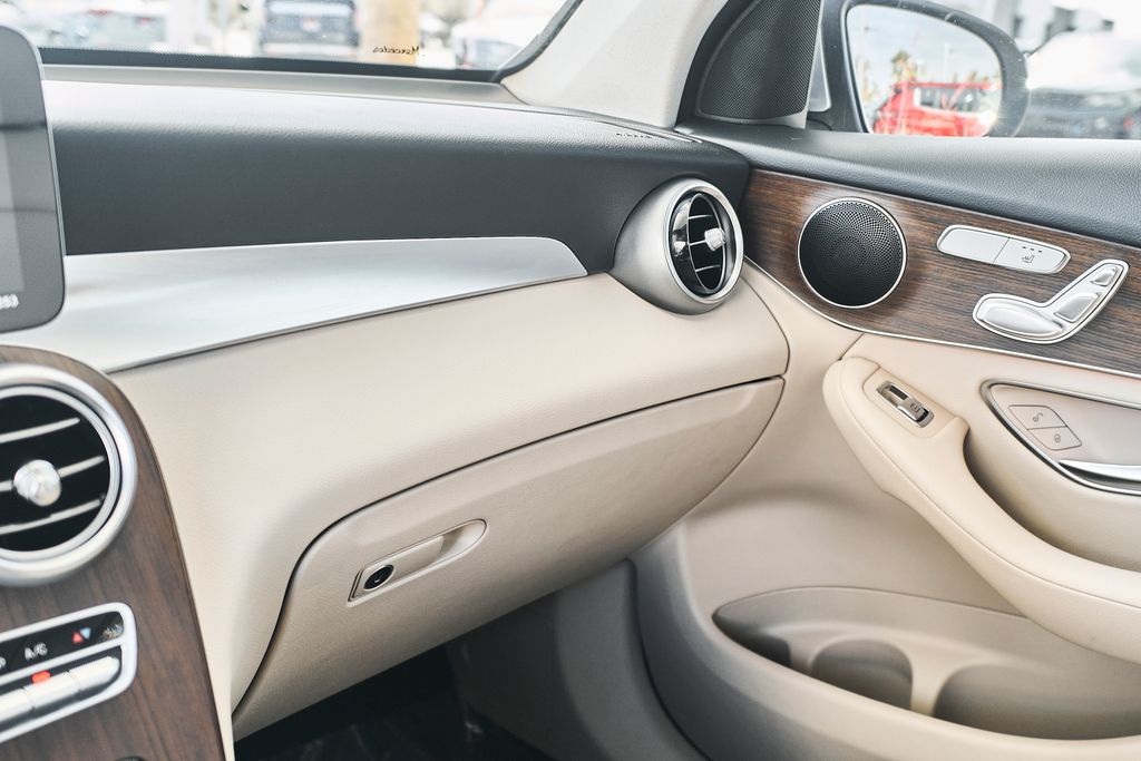 2022 Mercedes-Benz GLC GLC300 - Photo 35