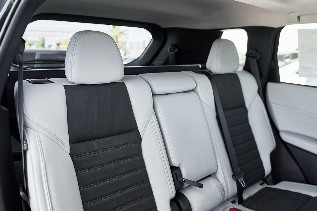 2025 Mitsubishi Outlander SE - Photo 28