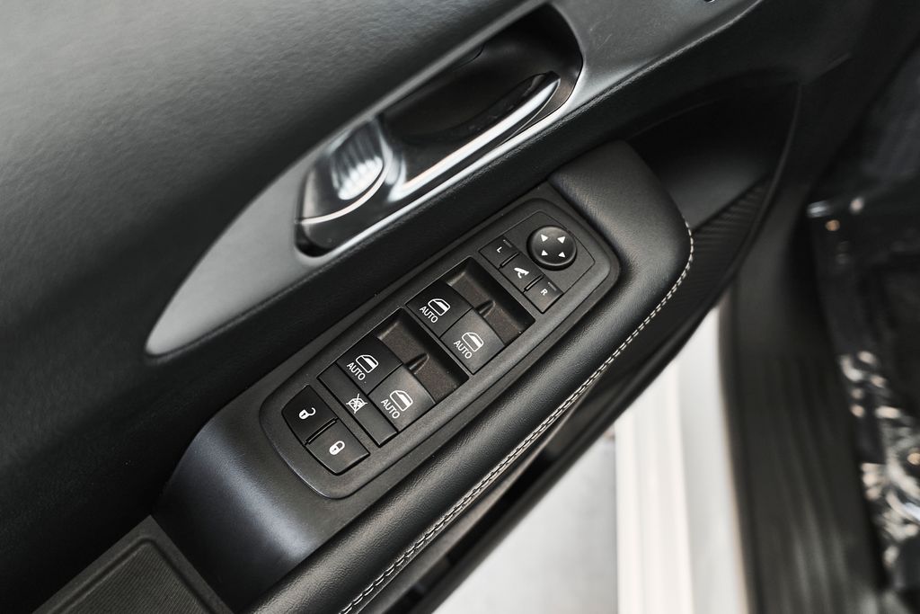2025 Chrysler Pacifica Limited - Photo 13