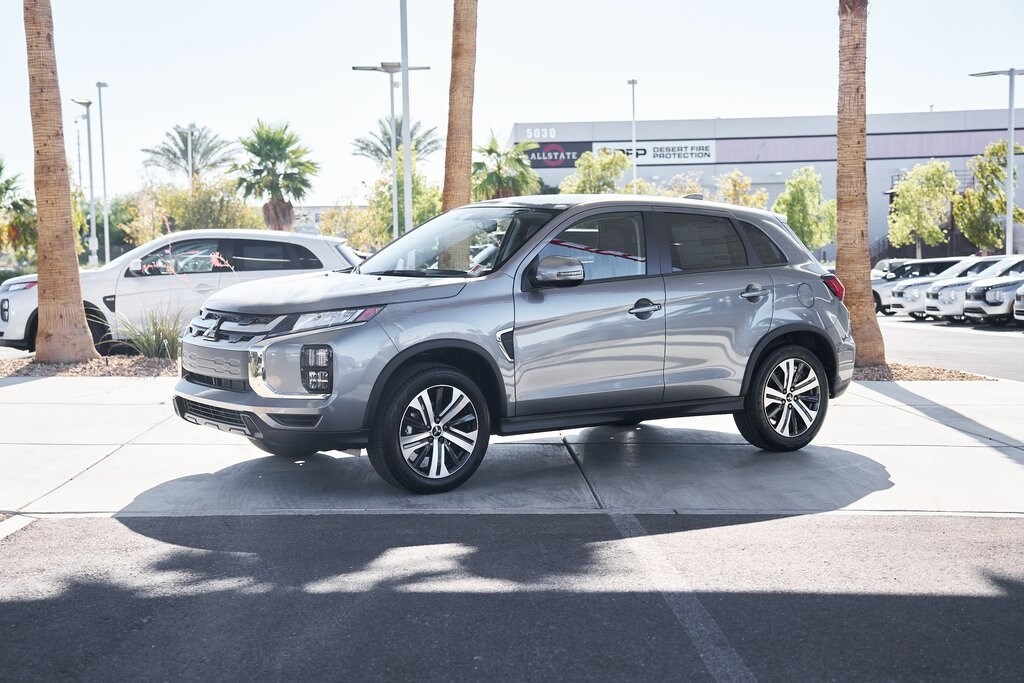 2025 Mitsubishi Outlander Sport SE photo 2