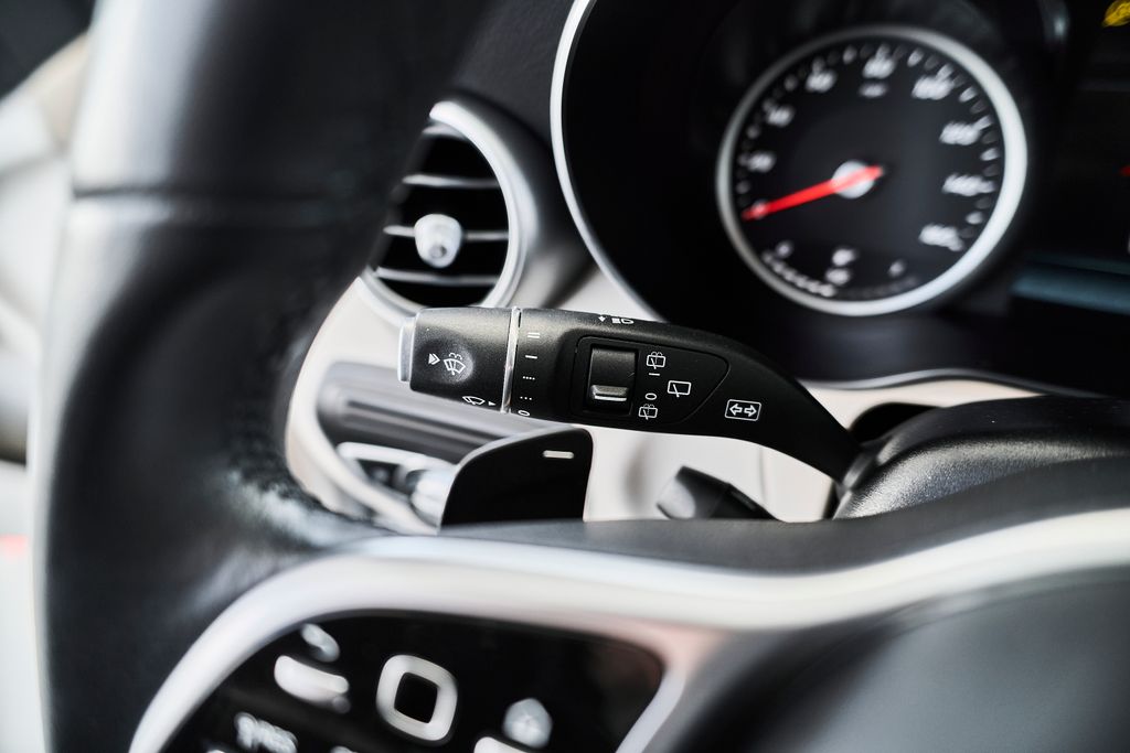 2022 Mercedes-Benz GLC GLC300 - Photo 23