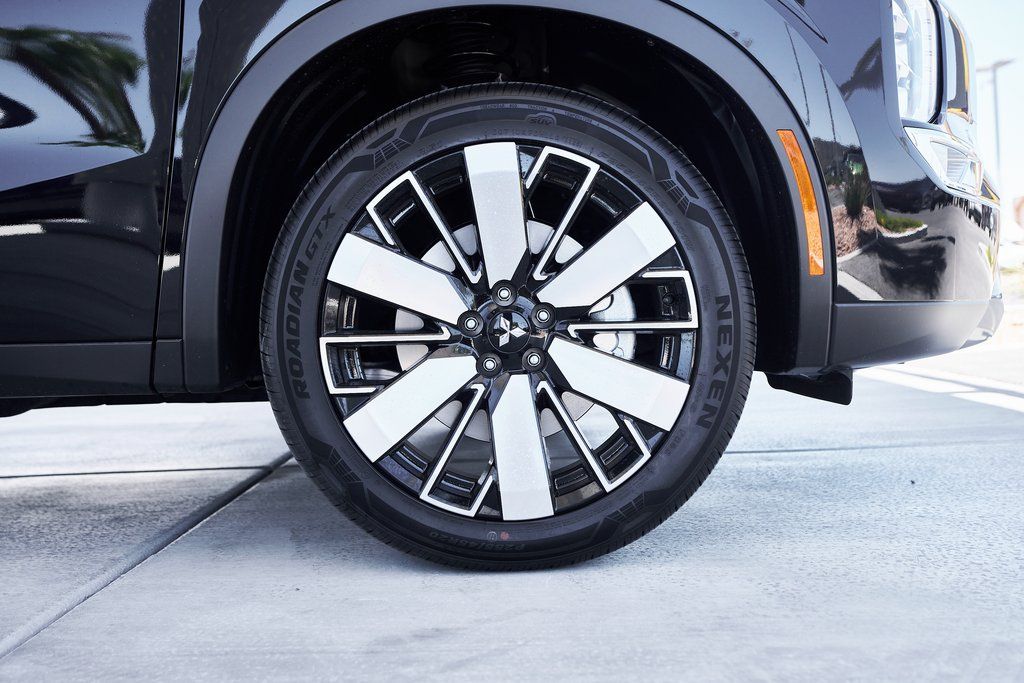 2025 Mitsubishi Outlander SE - Photo 10