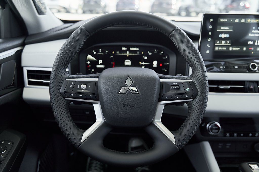 2025 Mitsubishi Outlander SE - Photo 34