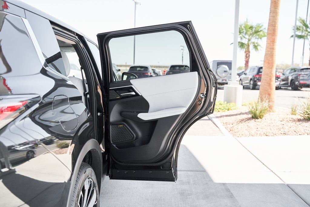 2025 Mitsubishi Outlander SE - Photo 13