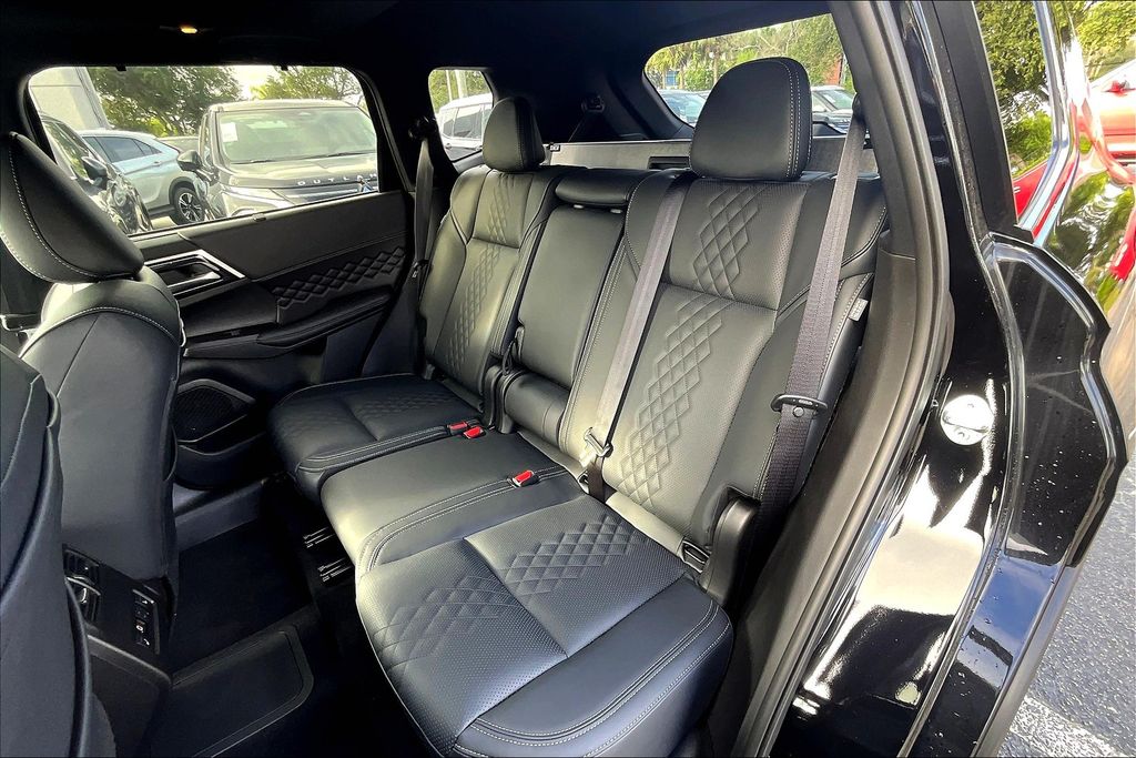 2025 Mitsubishi Outlander Plug-in Hybrid SEL Black Edition - Photo 10