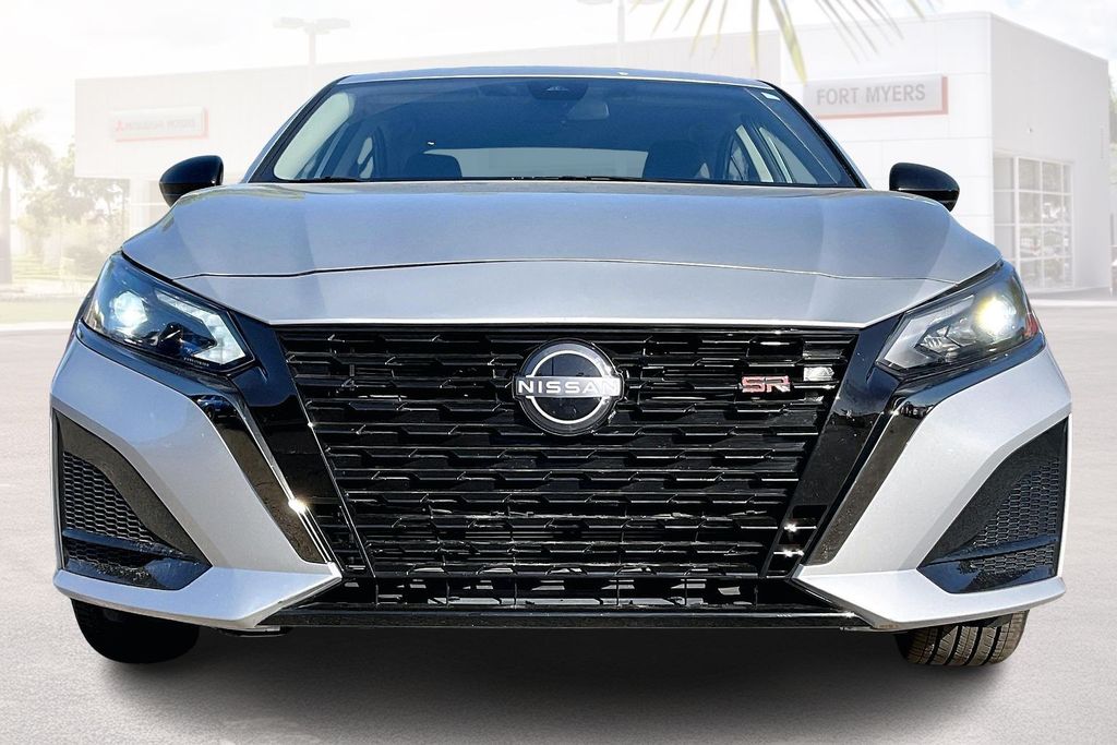 2025 Nissan Altima SR - Photo 24
