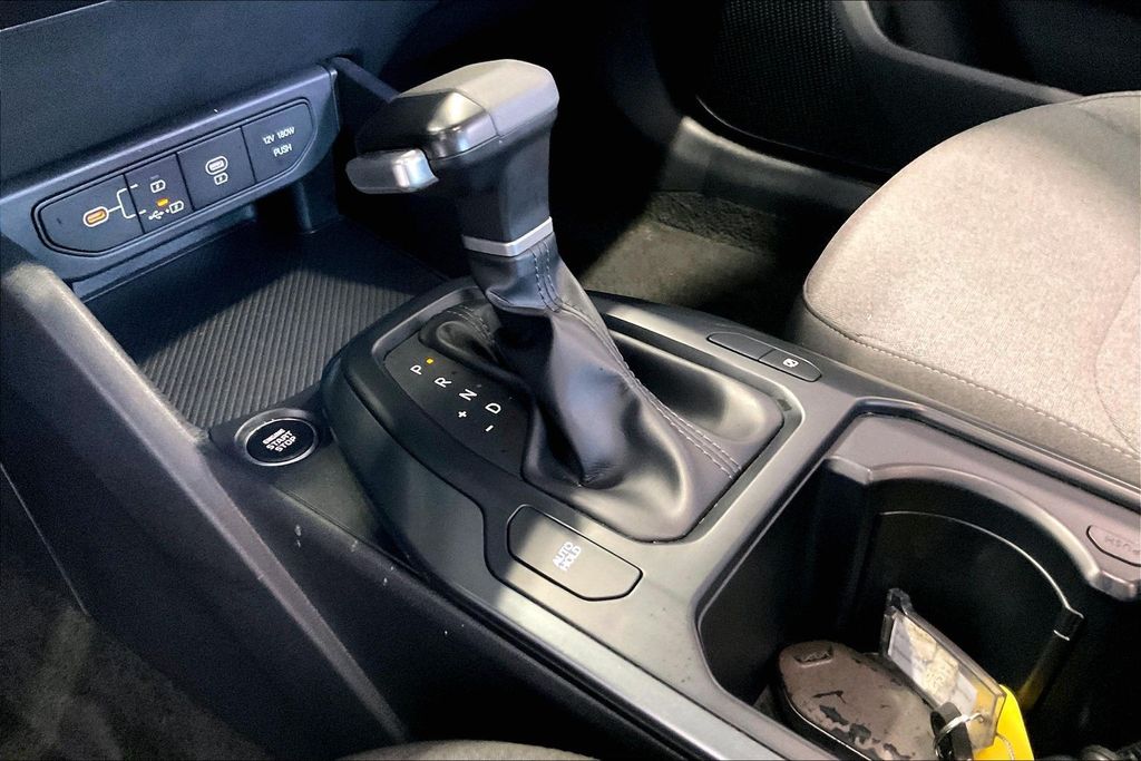 2025 Kia K4 LXS - Photo 11