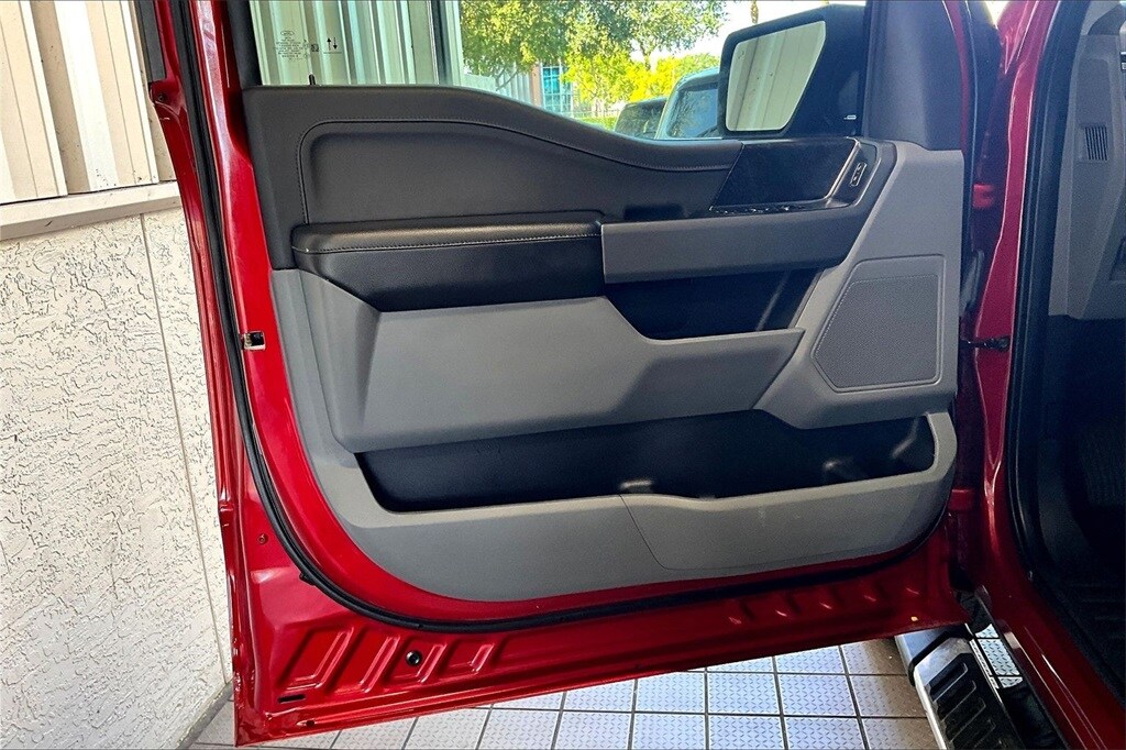 2022 Ford F-150 XLT photo 2