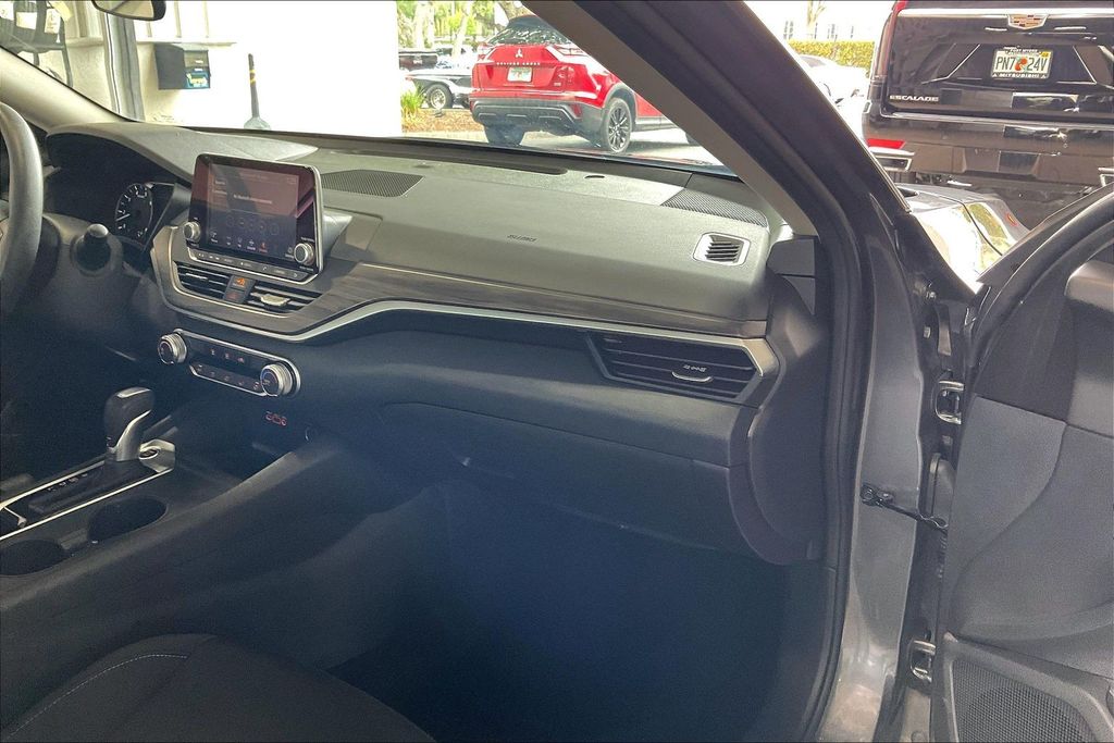 2025 Nissan Altima SV - Photo 22