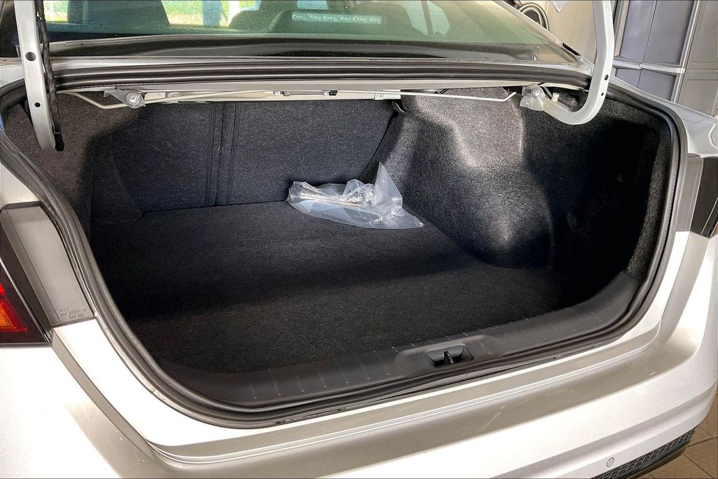2025 Nissan Altima SR - Photo 18