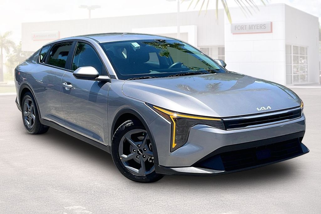 2025 Kia K4 LXS AT's photo