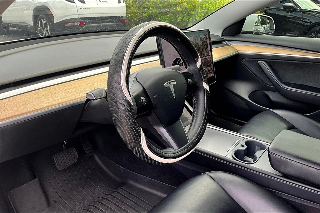 2021 Tesla Model 3 Standard Range Plus photo 4