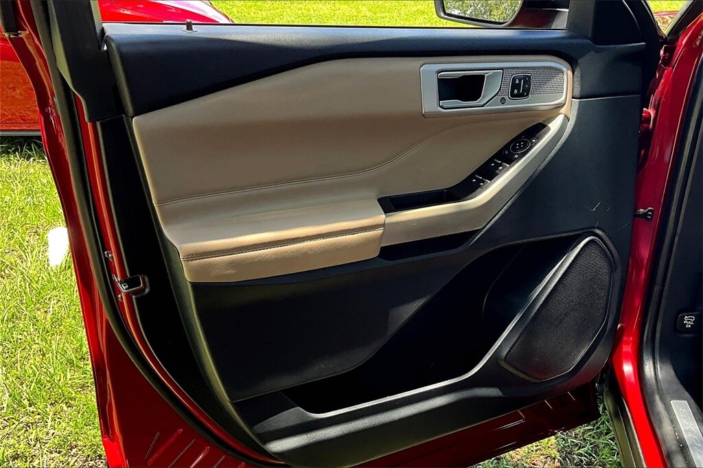 2021 Ford Explorer Limited photo 2