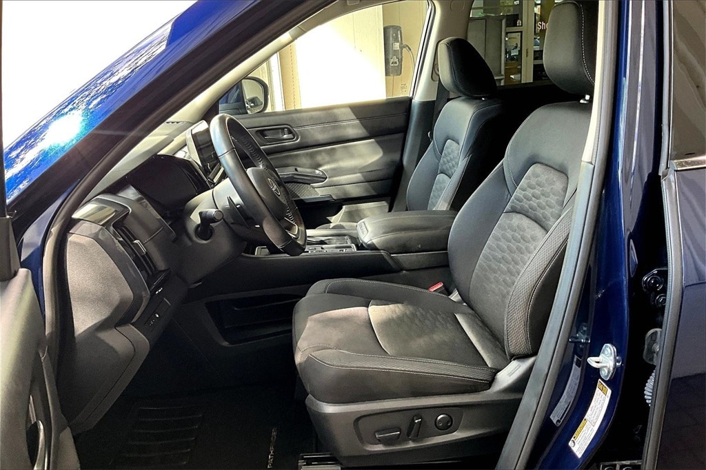 Used 2024 Nissan Pathfinder SV SUV