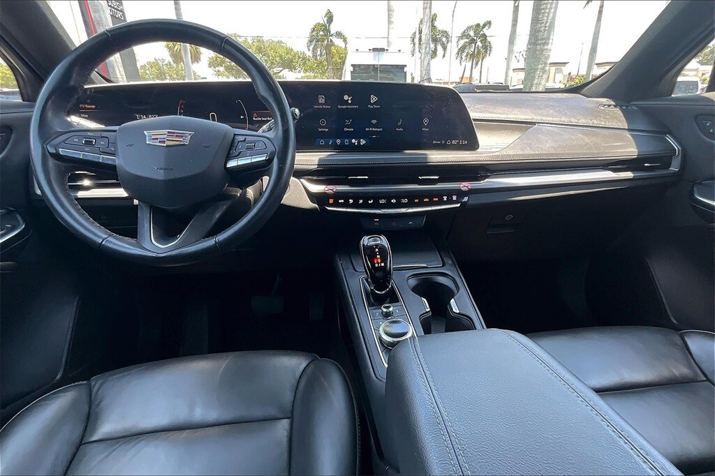 2024 Cadillac XT4 Premium Luxury photo 4