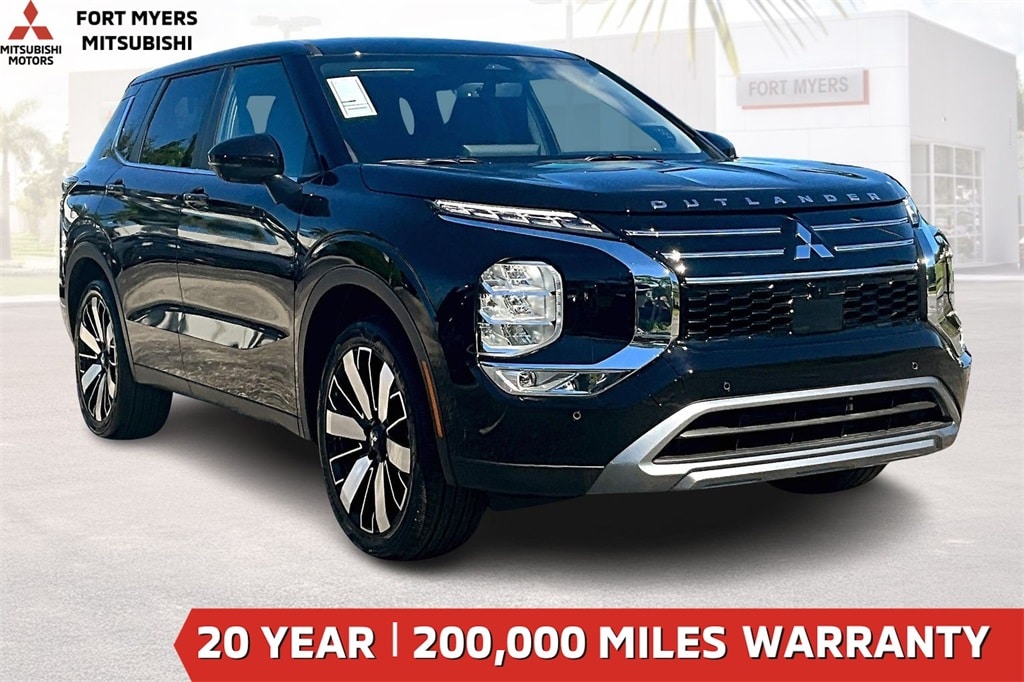 2025 Mitsubishi Outlander SE's photo