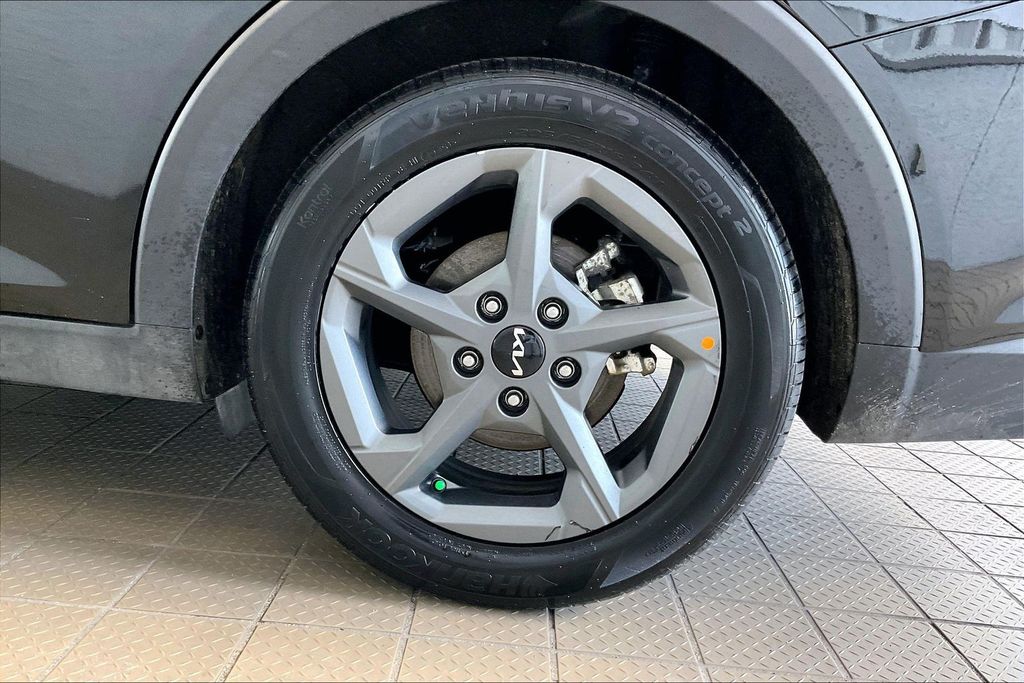 2025 Kia K4 LXS - Photo 31