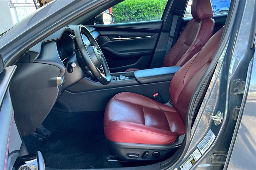 2024 Mazda Mazda3 Hatchback 2.5 s Carbon photo 3