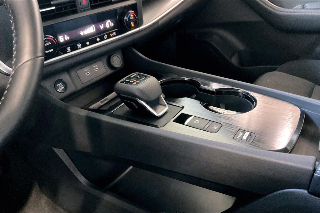 2025 Nissan Rogue SV - Photo 11
