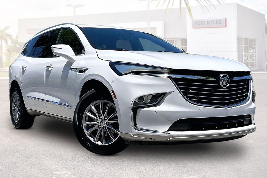 2023 Buick Enclave Essence's photo