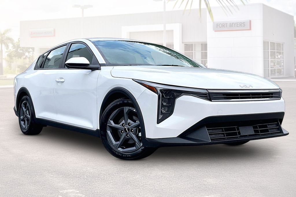 2025 Kia K4 LXS AT's photo