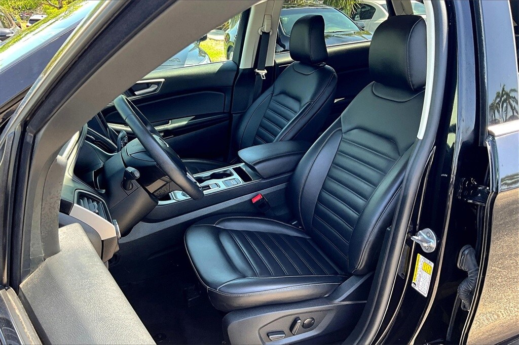 2024 Ford Edge SEL photo 3