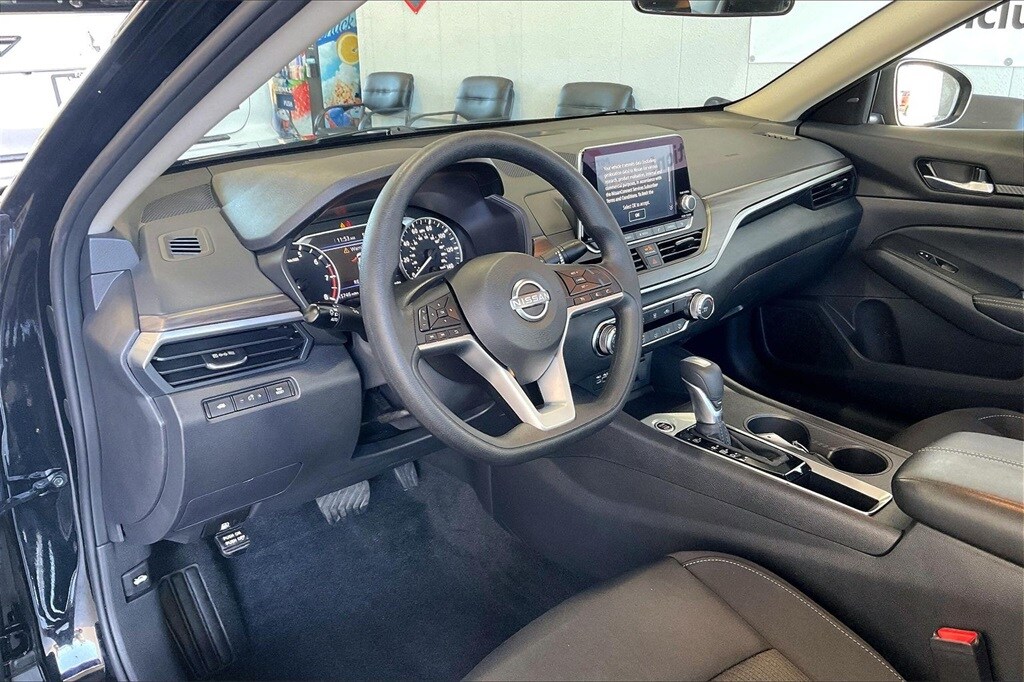 Used 2025 Nissan Altima SV Sedan
