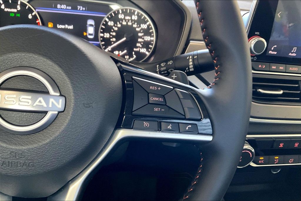 2025 Nissan Altima SR - Photo 9