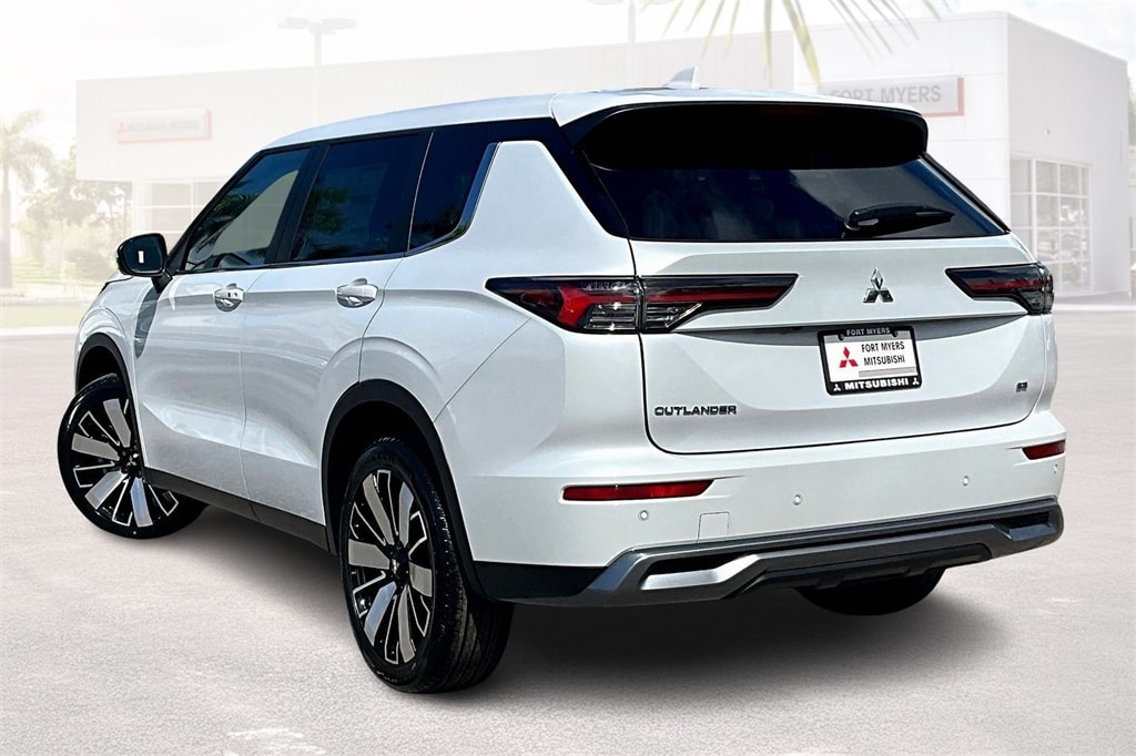 New 2025 Mitsubishi Outlander SE SUV