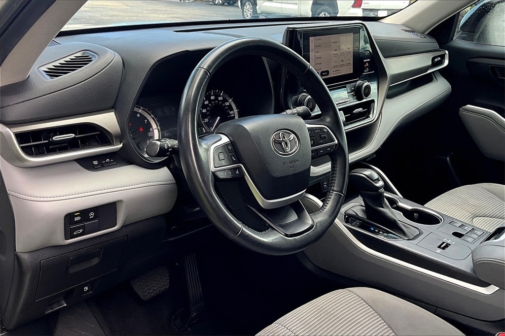 Used 2023 Toyota Highlander LE SUV