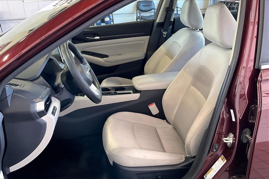 Used 2025 Nissan Altima SV Sedan