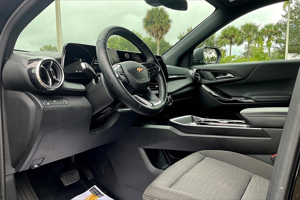 2025 Chevrolet Equinox LT photo 4