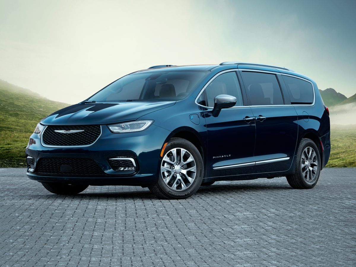2024 Chrysler Pacifica Select's photo