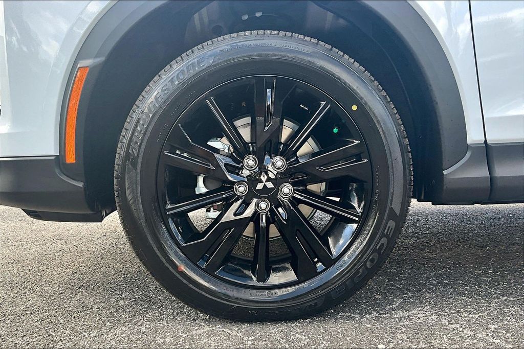 2026 Mitsubishi Eclipse Cross LE - Photo 12